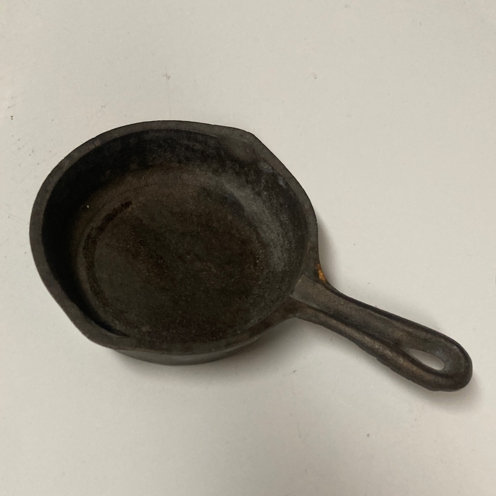 Authentic Cast Iron Skillet (mini size)